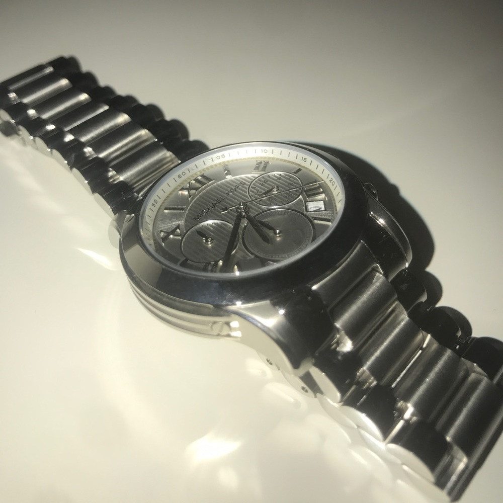 Michael Kors Silver Watch (BRAND NEW) - Picture 4 of 4